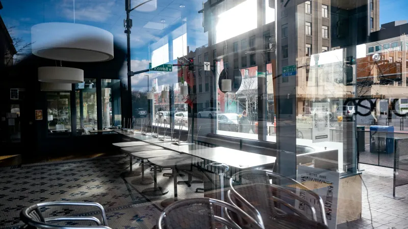 Comparison of digital tablet and paper temperature check logs in restaurant